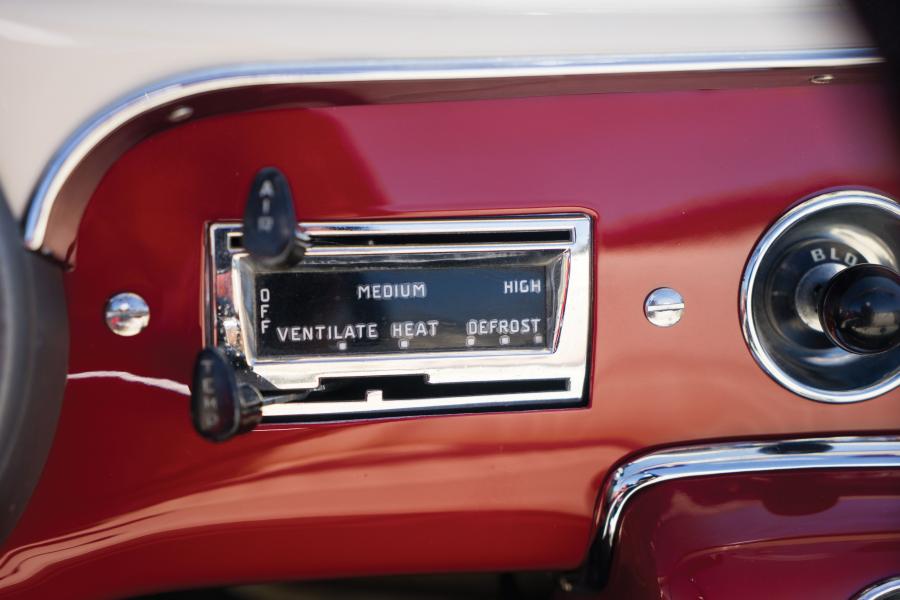 Детали интерьера Siata-Ford 208S Cabriolet Speciale 1952 года  (фото 21 из 26)